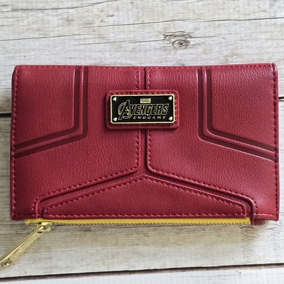 Loungefly | Marvel Endgame x Iron Man Arc Reactor Wallet - Picture 2 of 4